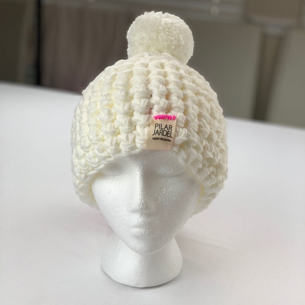 Women Wool beanie with pompom white OS